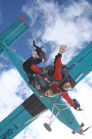  Discovery tandem parachute jump with Ecole Niort Parachutisme 